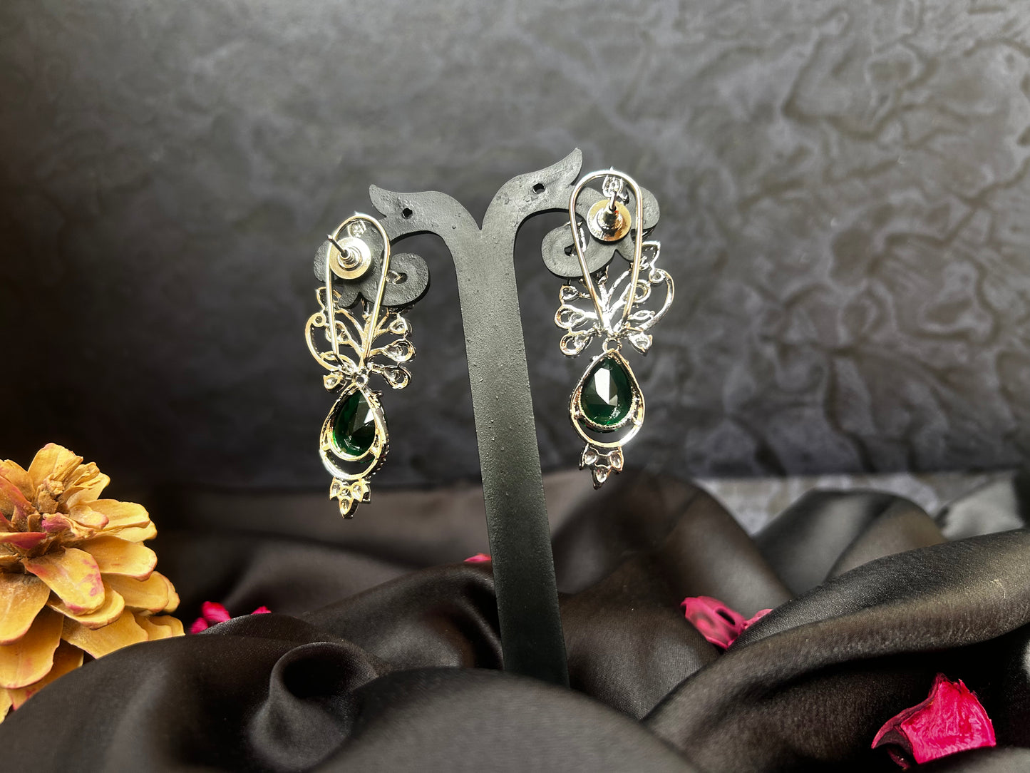 Innaya Emerald Earing