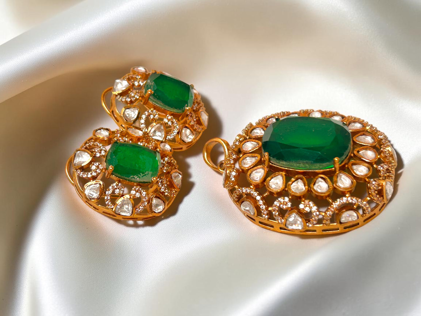 Zeel Emerald pendent set