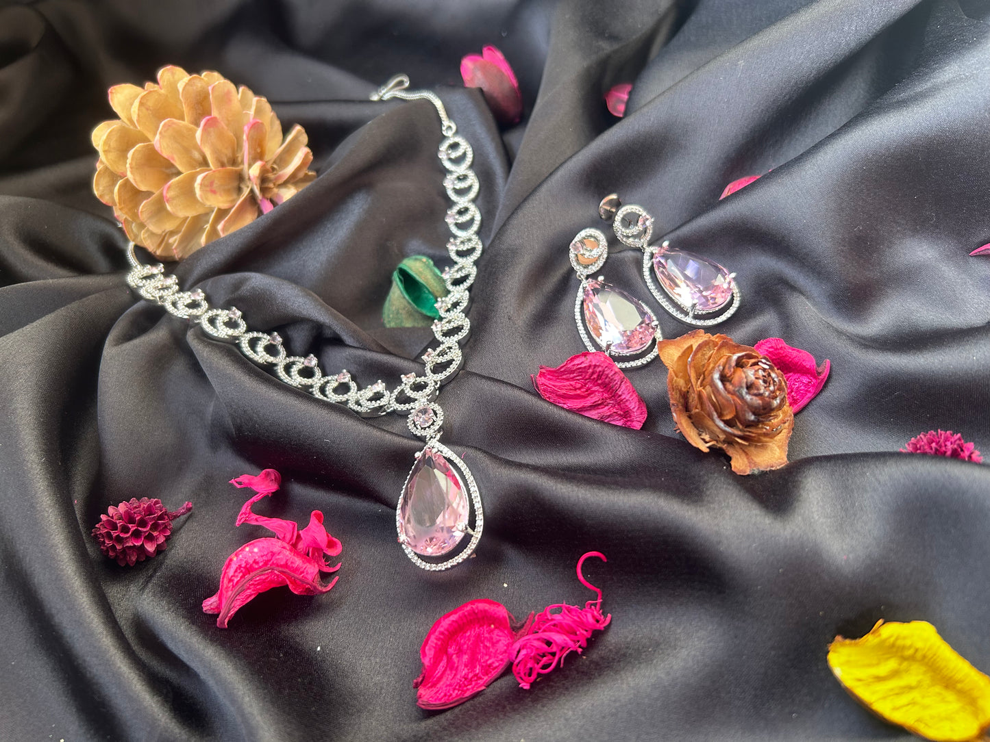 Mia pink pendant necklace
