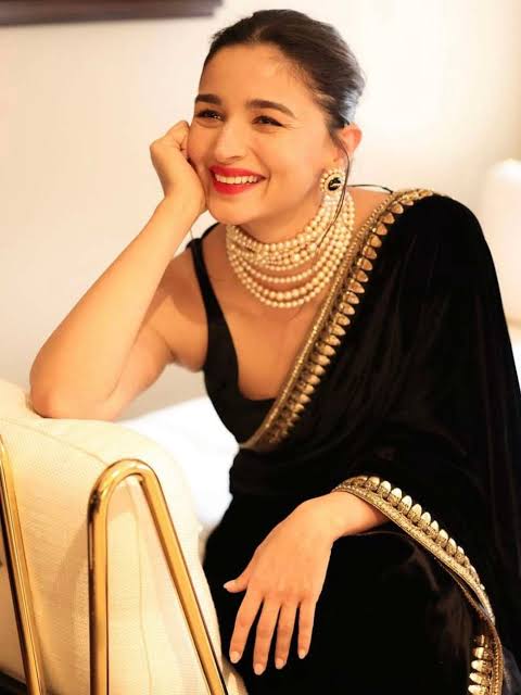 Aalia pearl layered choker set