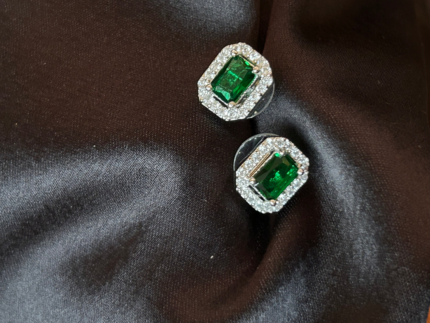 Suhana green pendant set