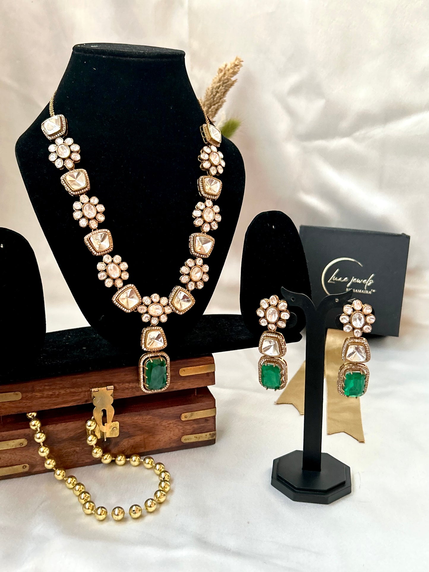 green kundan necklaceset