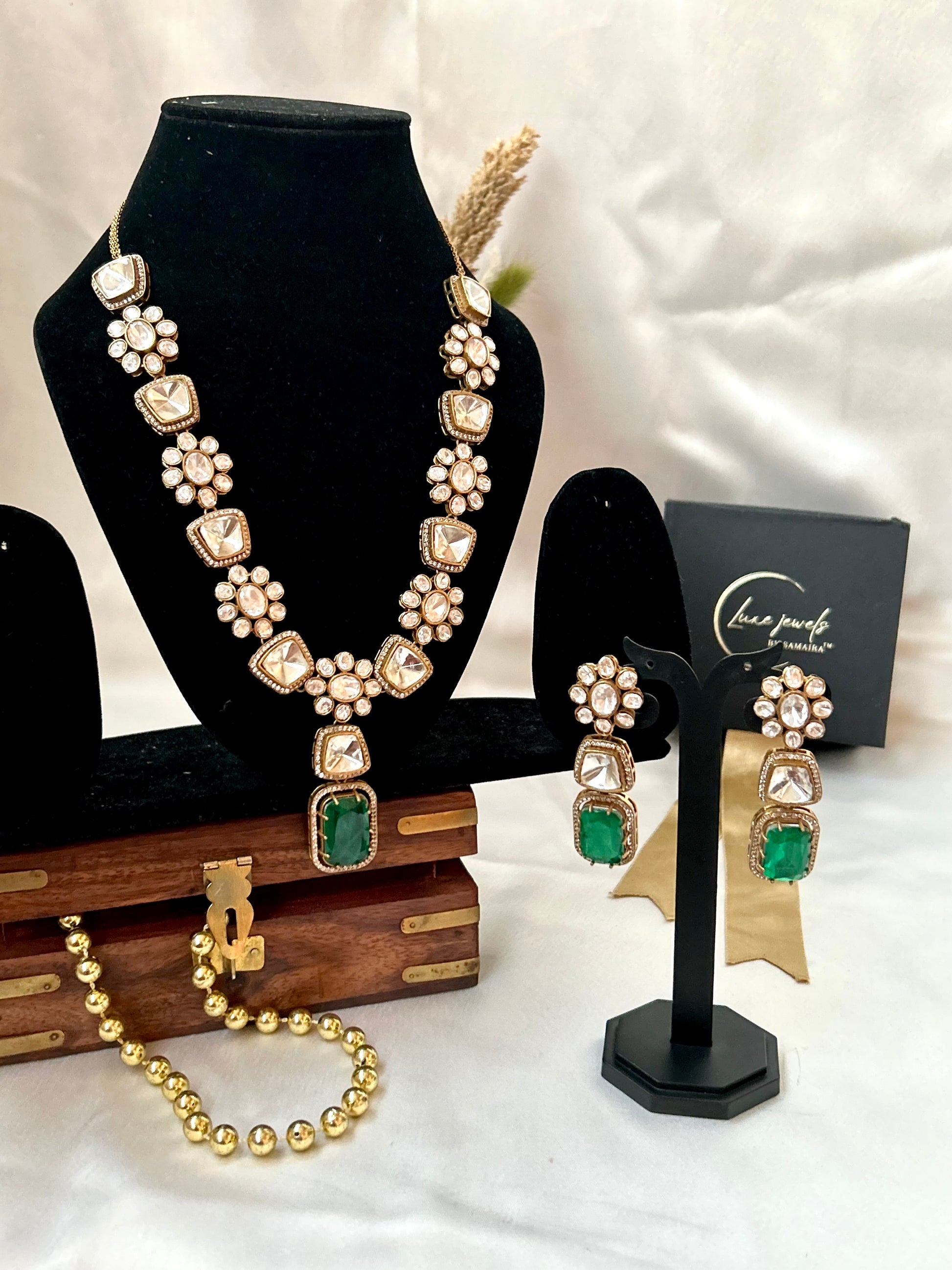 green kundan necklaceset