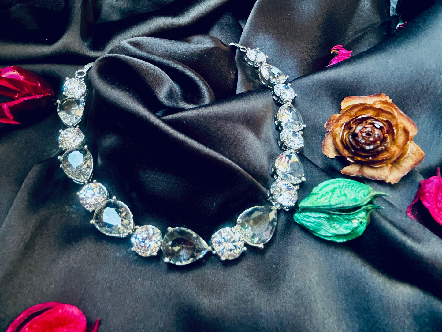 Yoshika white necklace