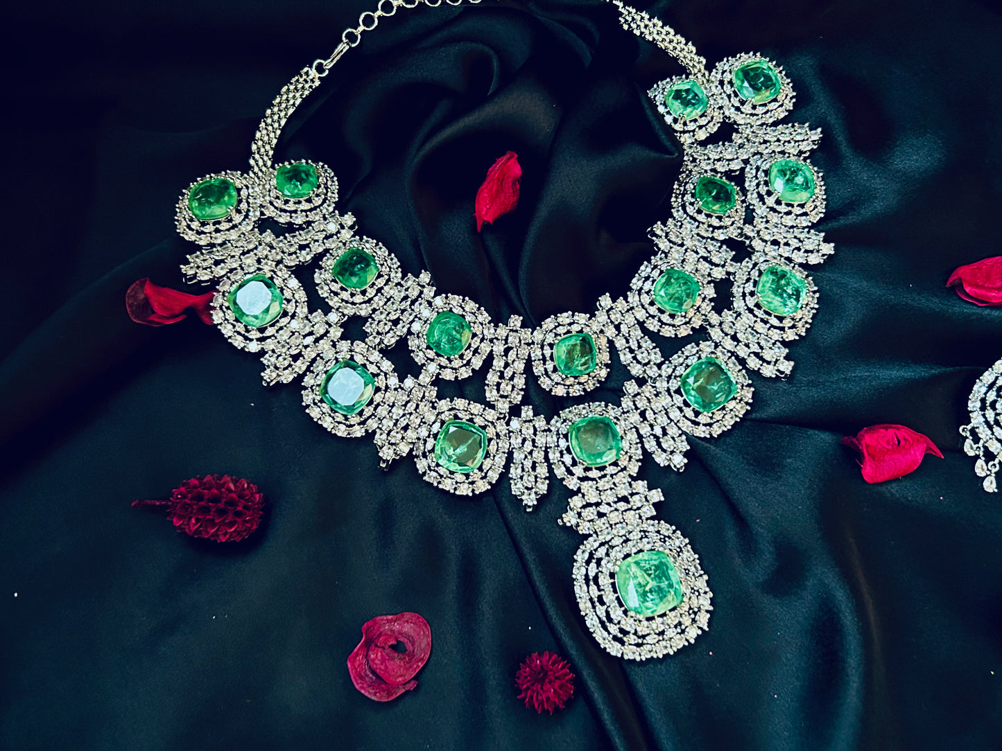 Alia green necklace set