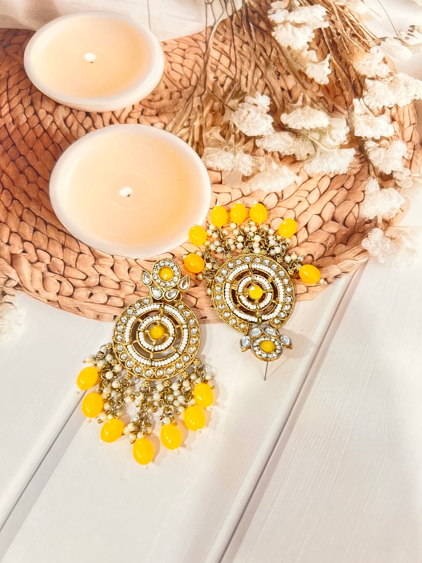 Sara yellow chandbalis