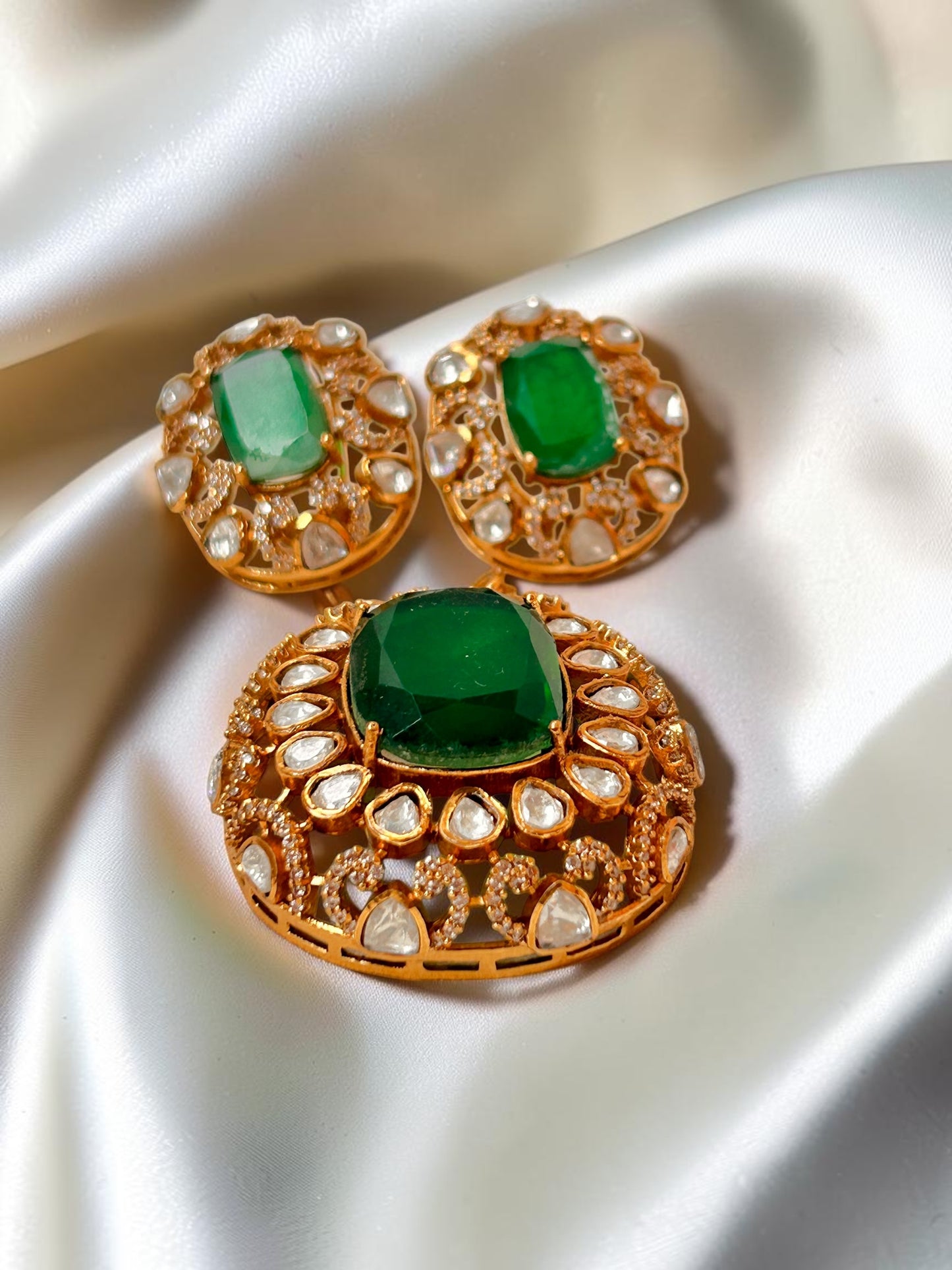 Zeel Emerald pendent set