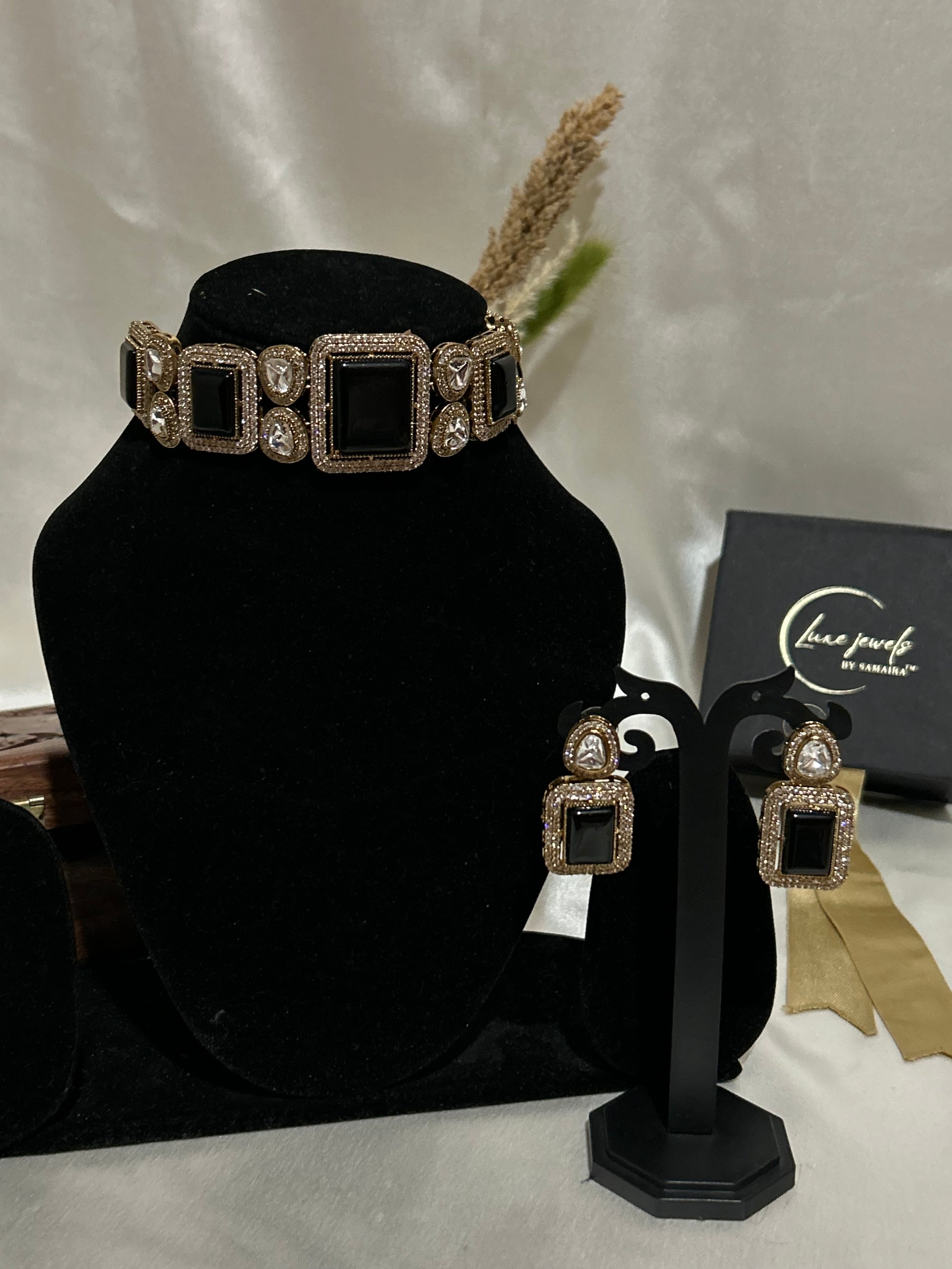 Black AD Kundan Necklaceset