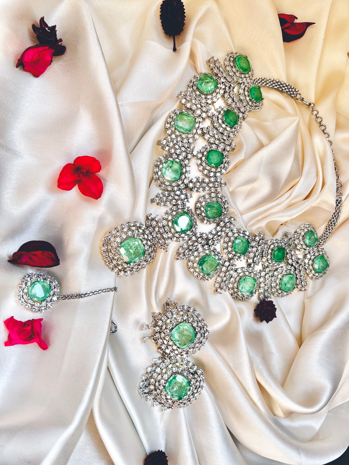 Alia green necklace set