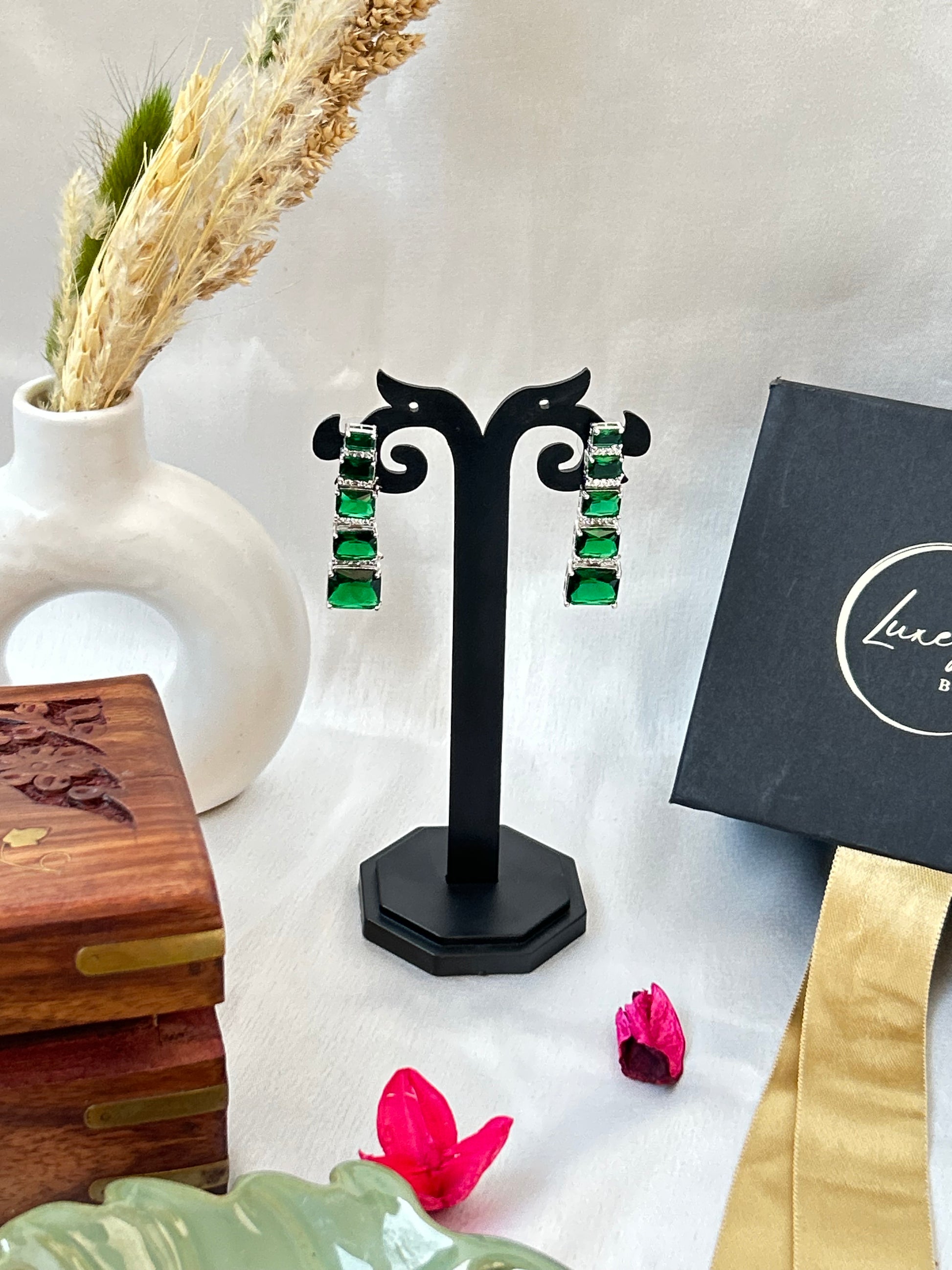 Luxurious emerald-green long earrings with American diamonds
