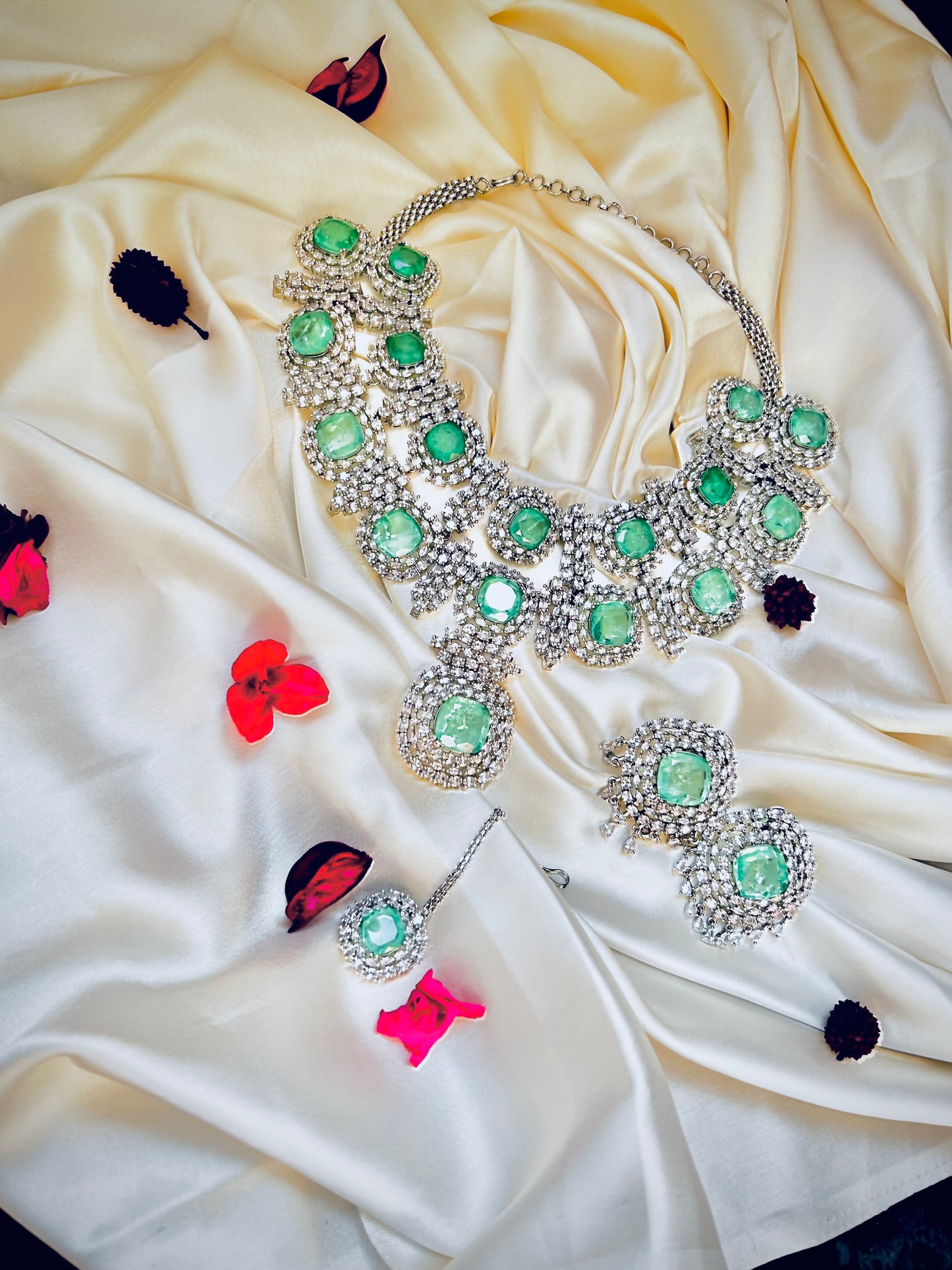 Alia green necklace set