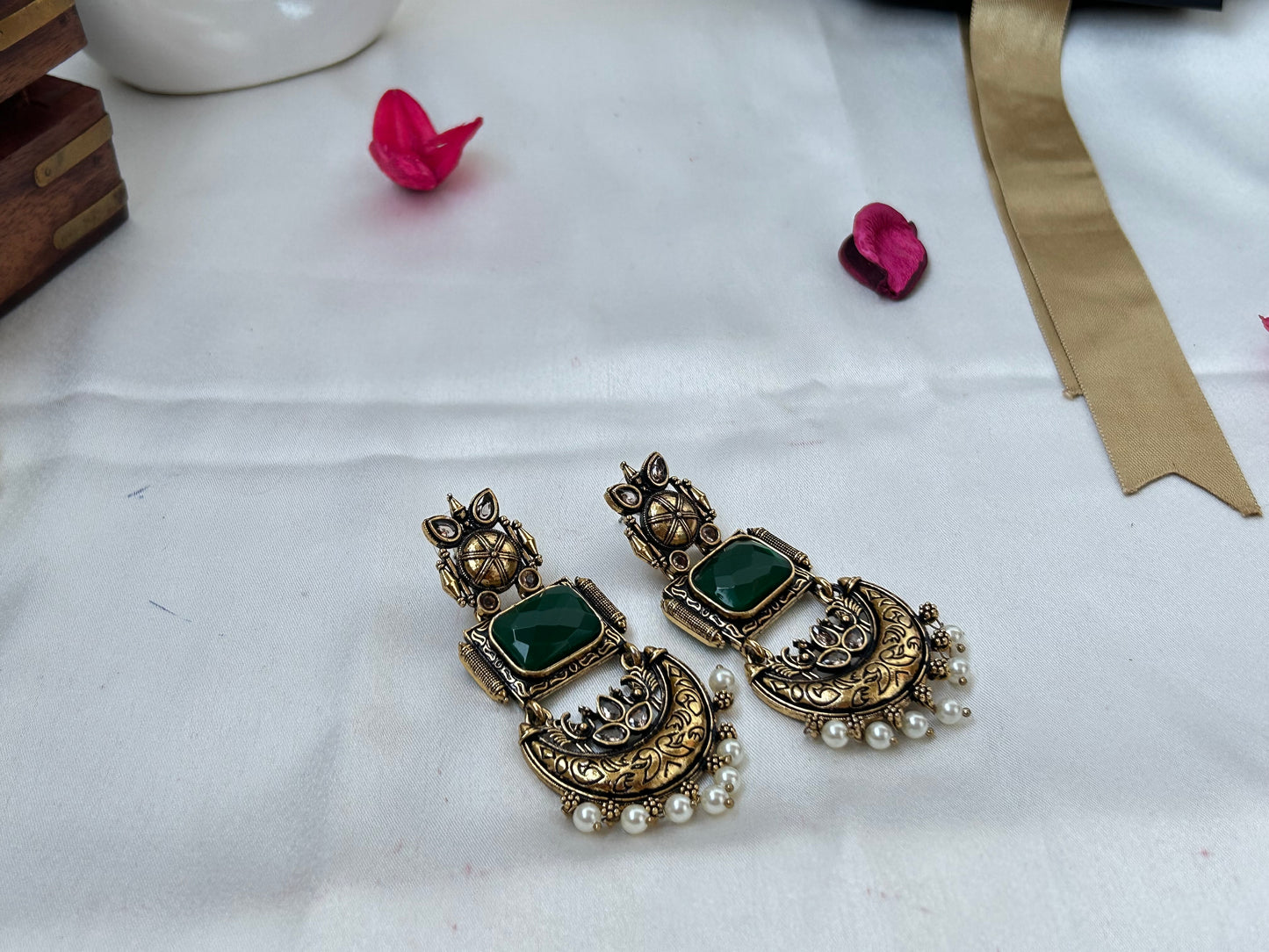 Aarna Green chandbali