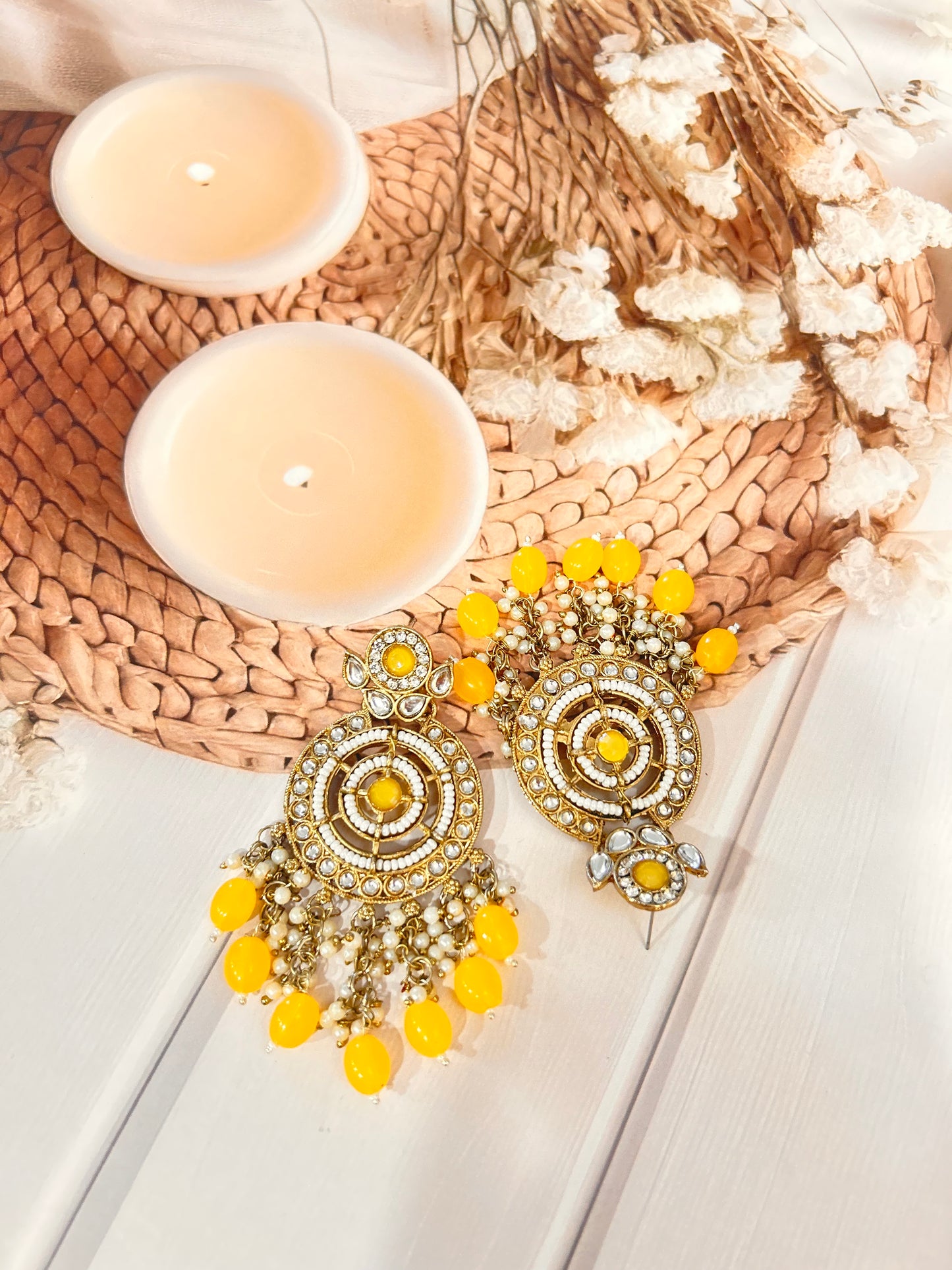 Sara yellow chandbalis