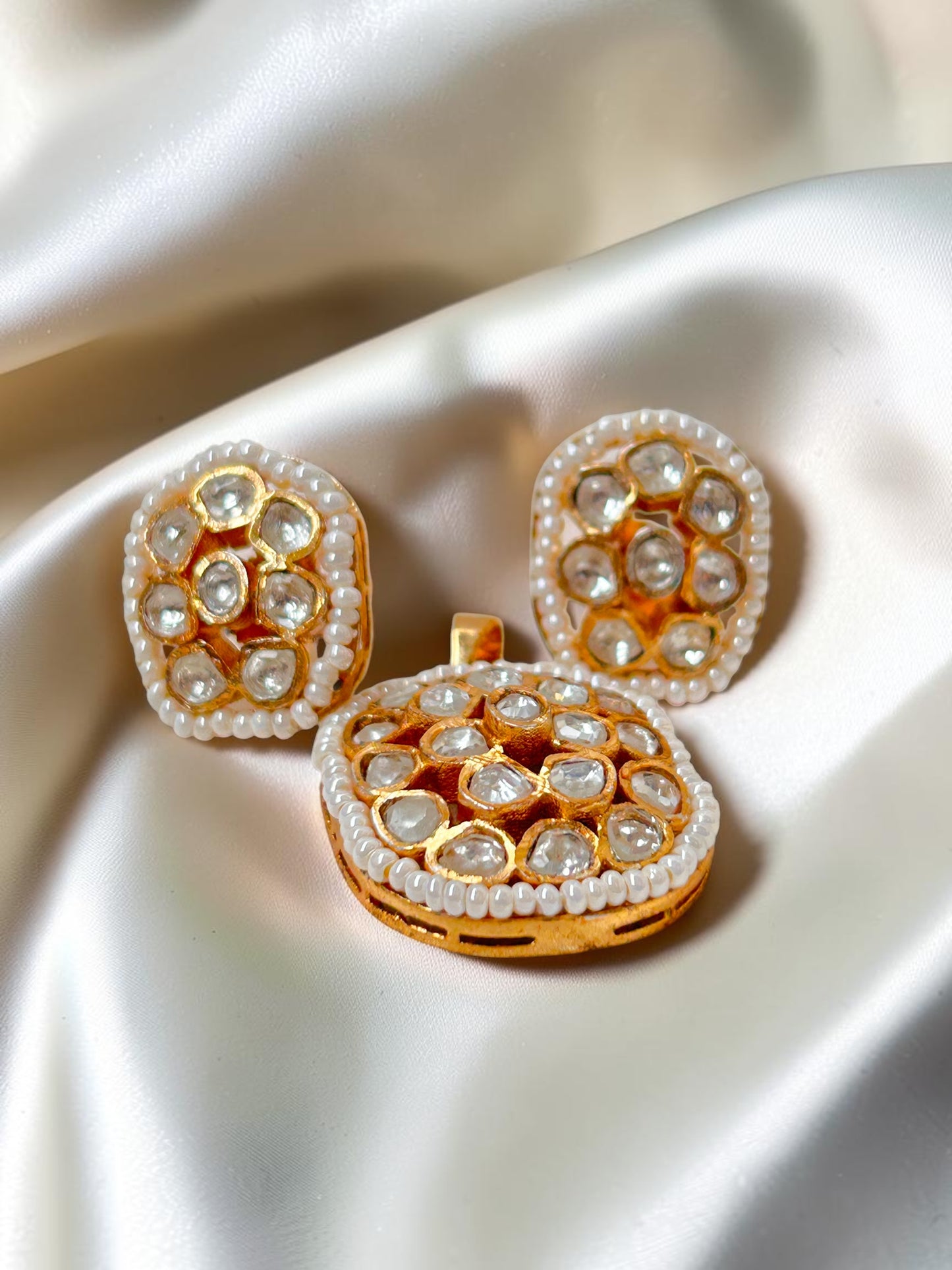 Anaira Pendant set