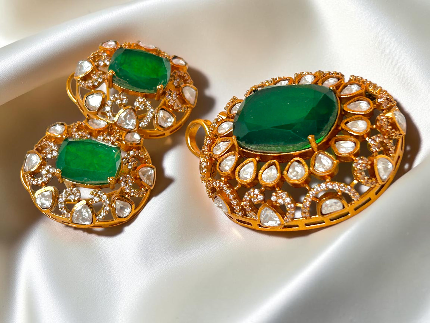 Zeel Emerald pendent set