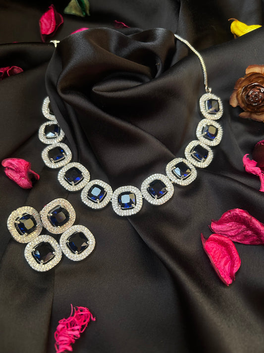 Alisha navy necklace