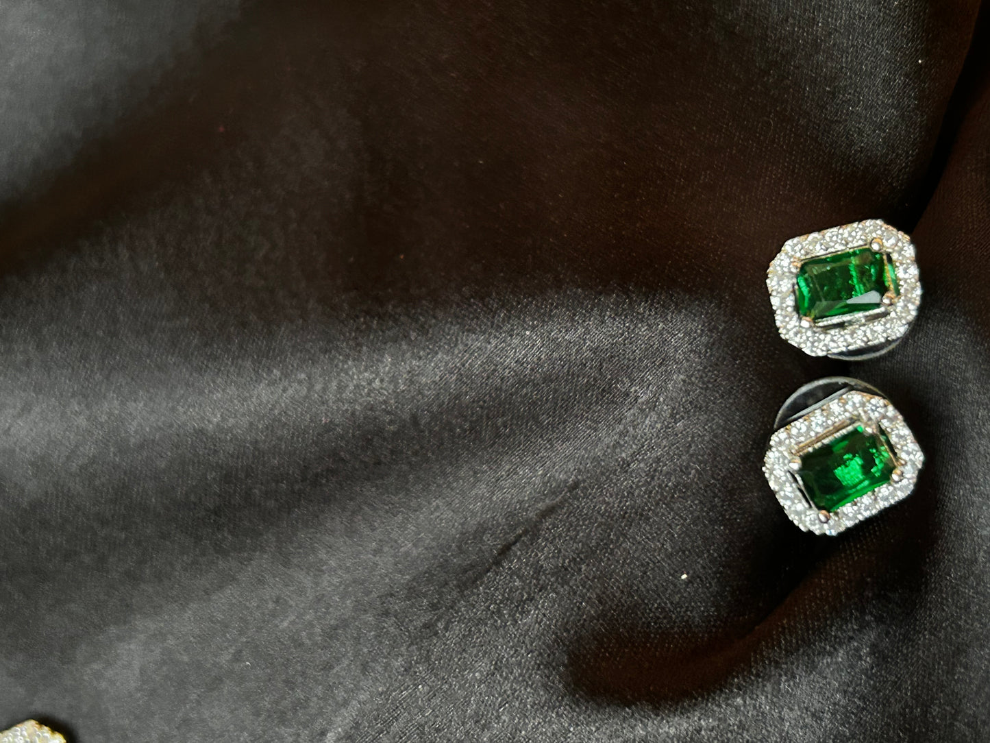 Suhana green pendant set