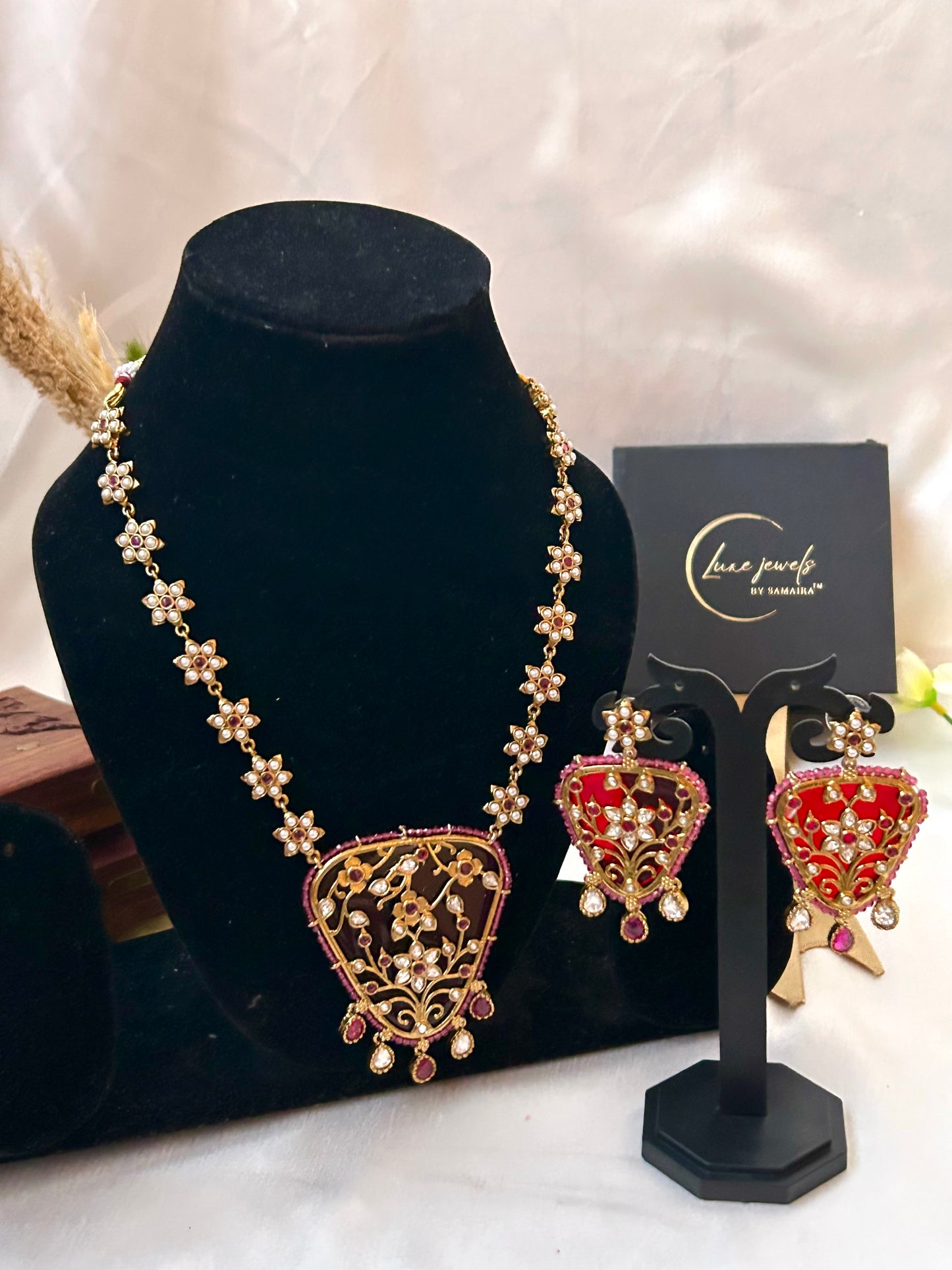krishav Red necklaceset