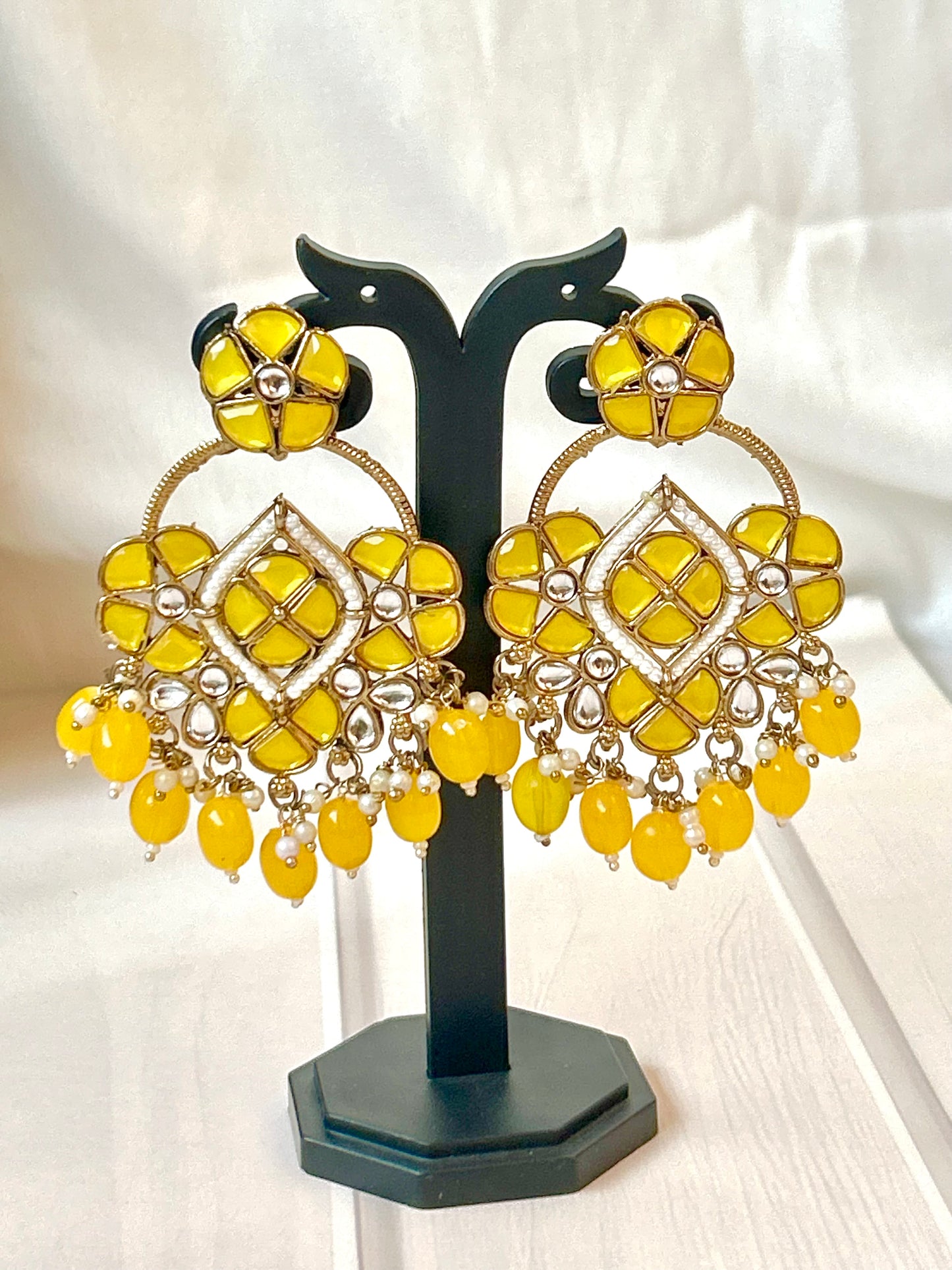 Sitara yellow chandbalis