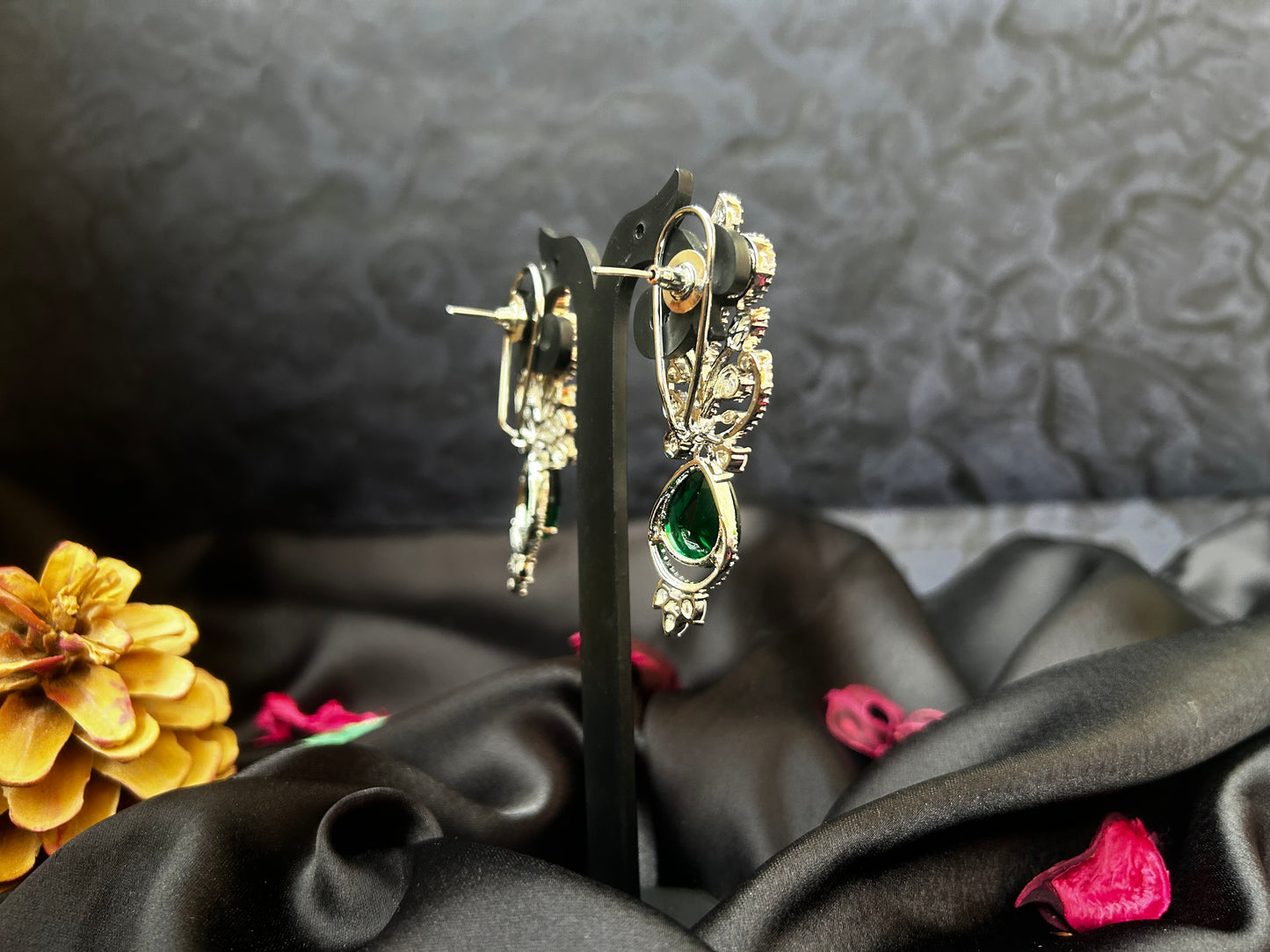 Innaya Emerald Earing