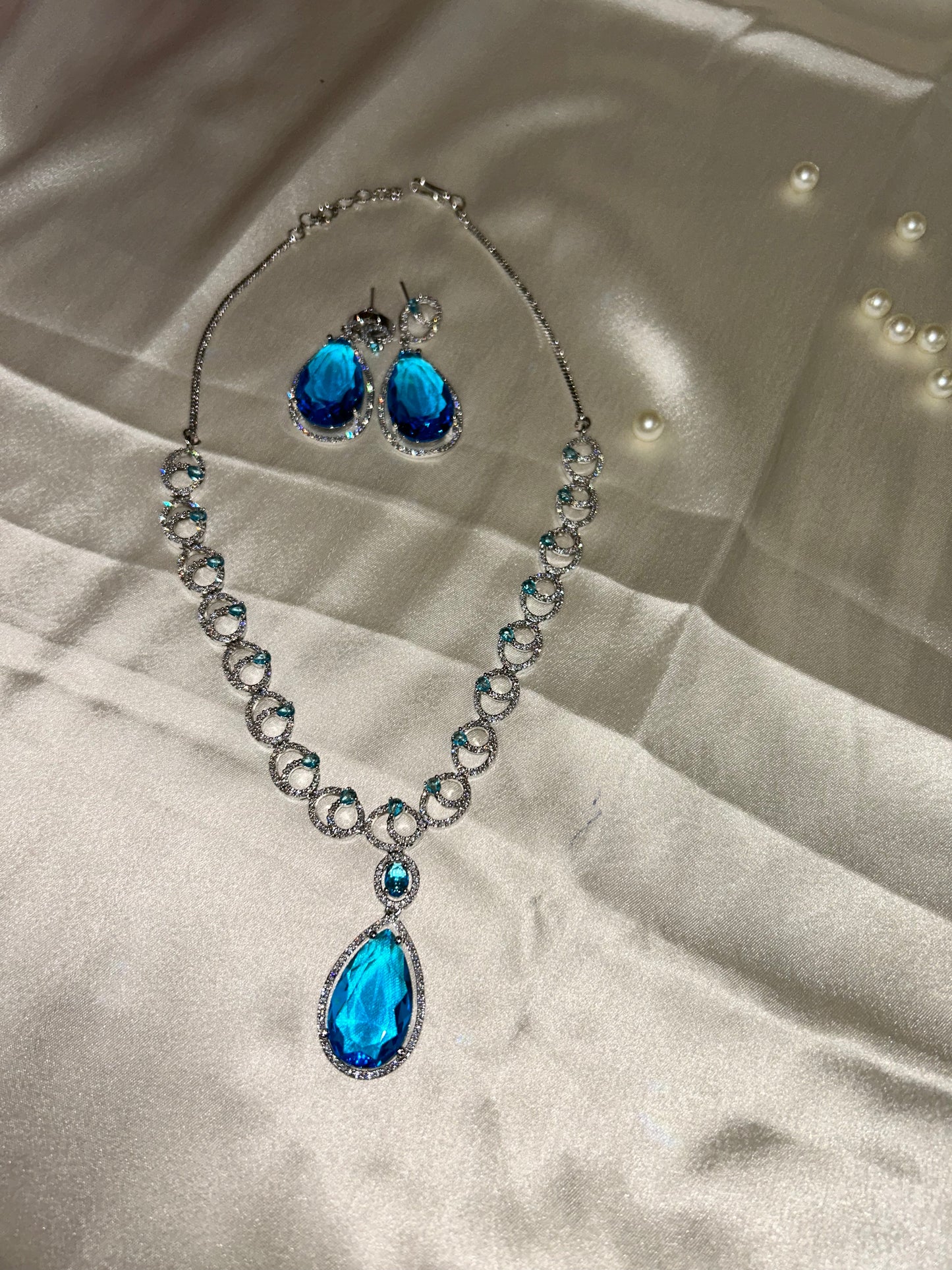 Mia blue pendant necklace
