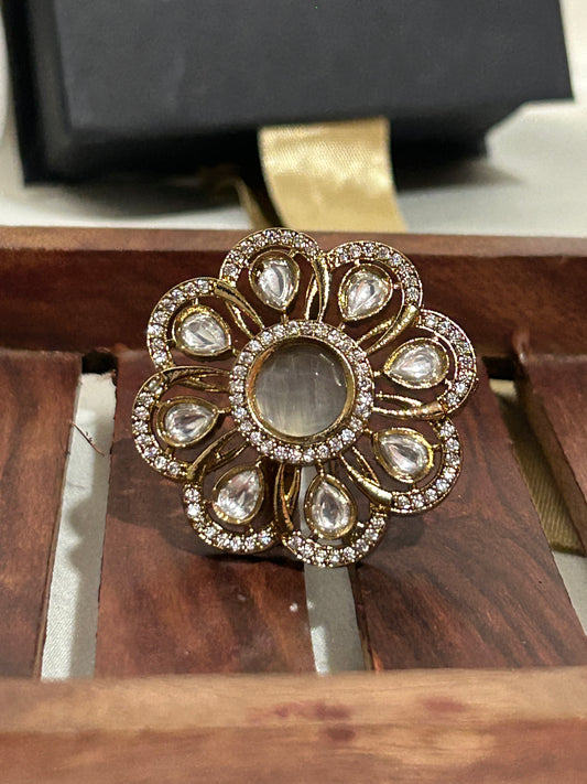 Mayra Blooming grey Ring