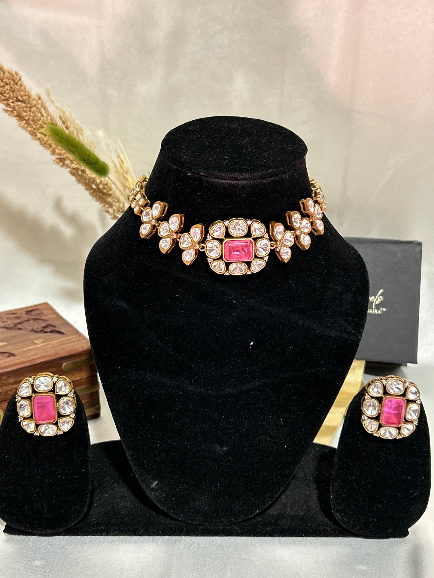 kiva pink choker