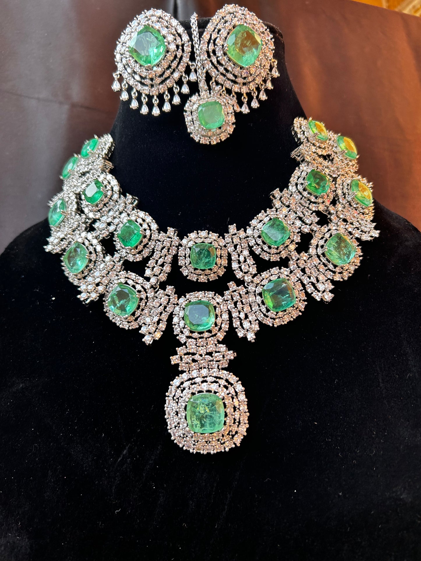 Alia green necklace set