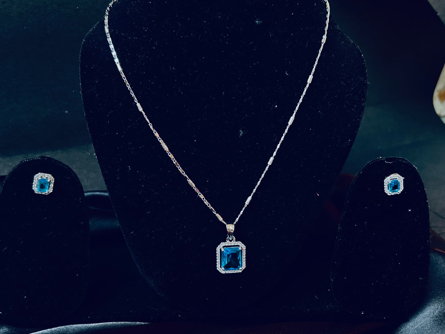 Suhana pendant set
