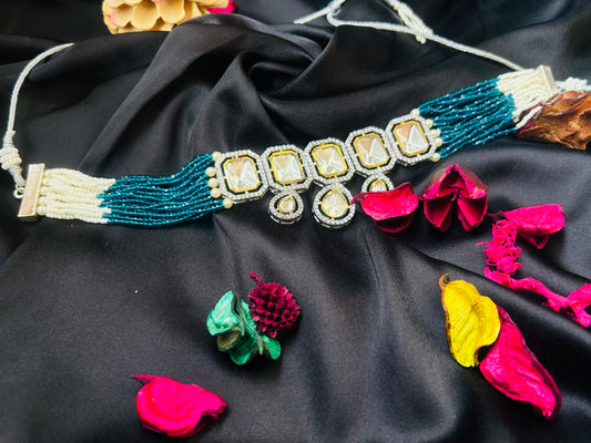 Vadehi blue choker