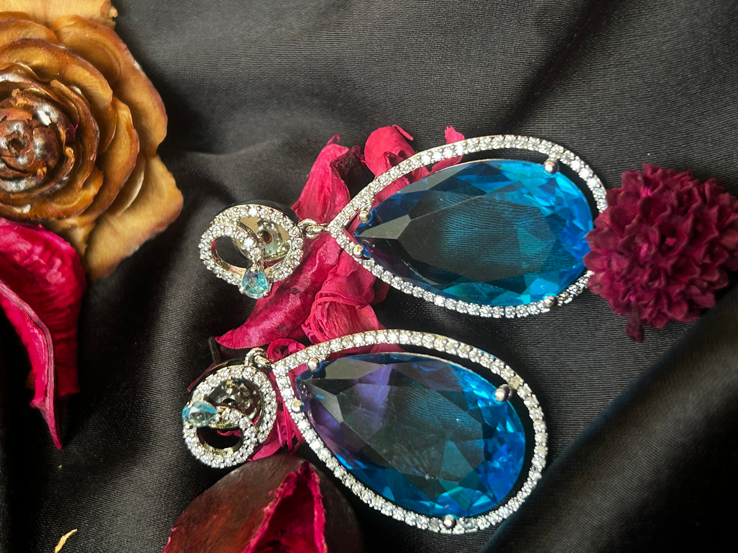 Mia blue pendant necklace
