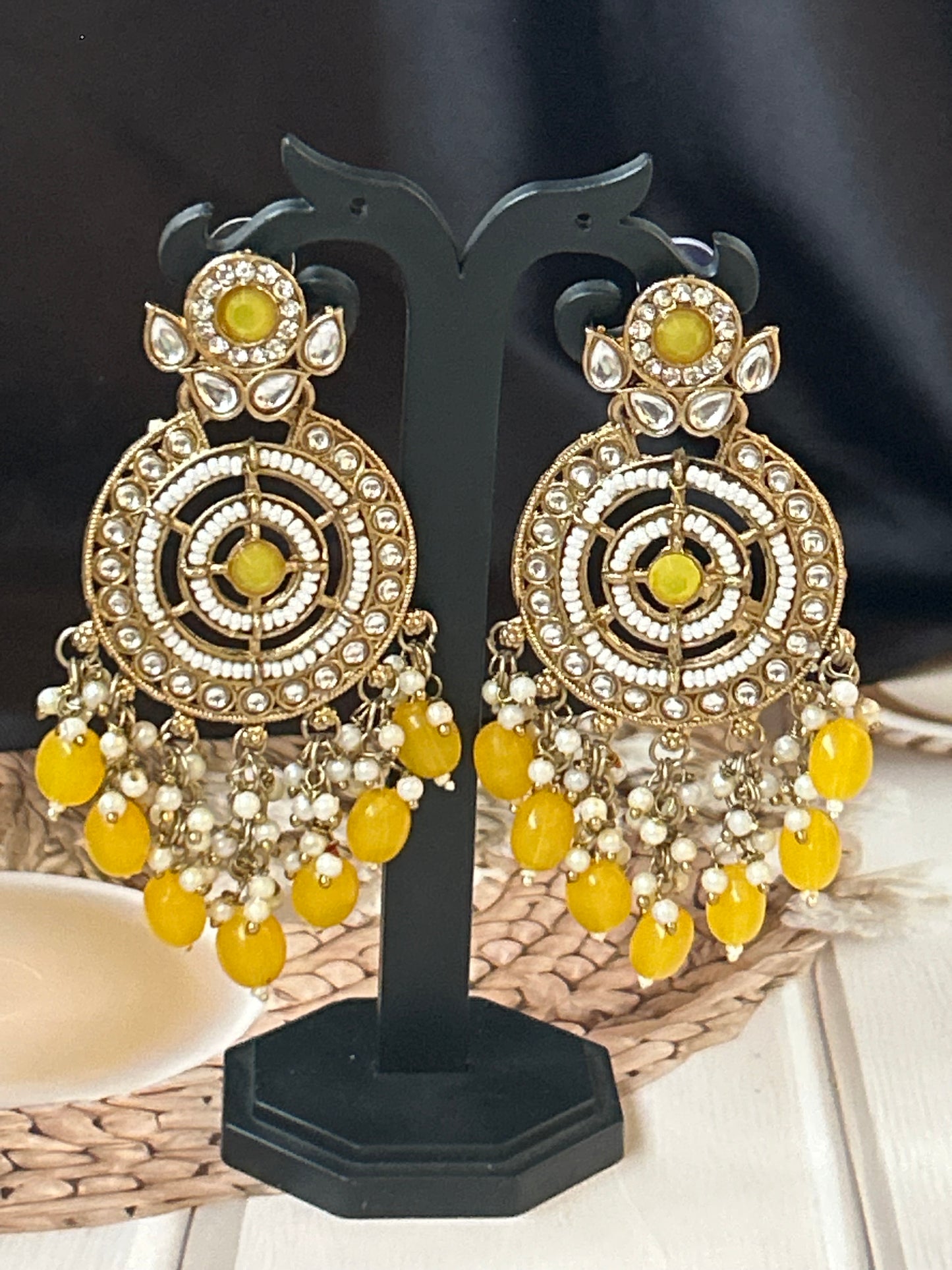 Sara yellow chandbalis