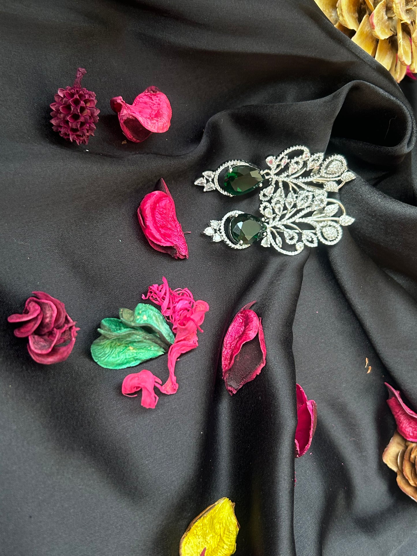 Innaya Emerald Earing