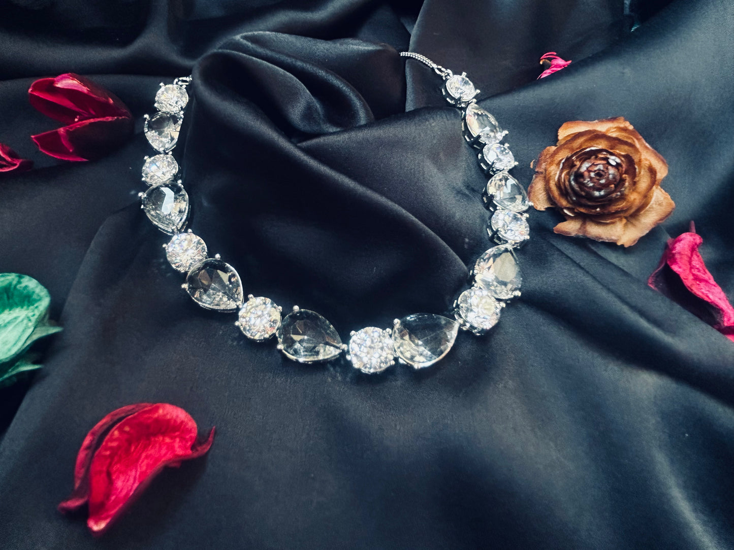Yoshika white necklace