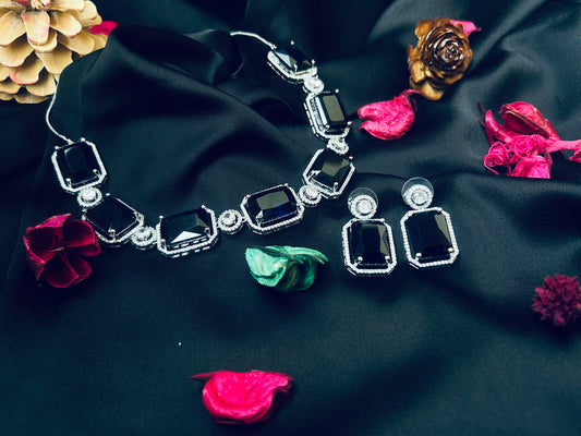 Varonika navy necklace