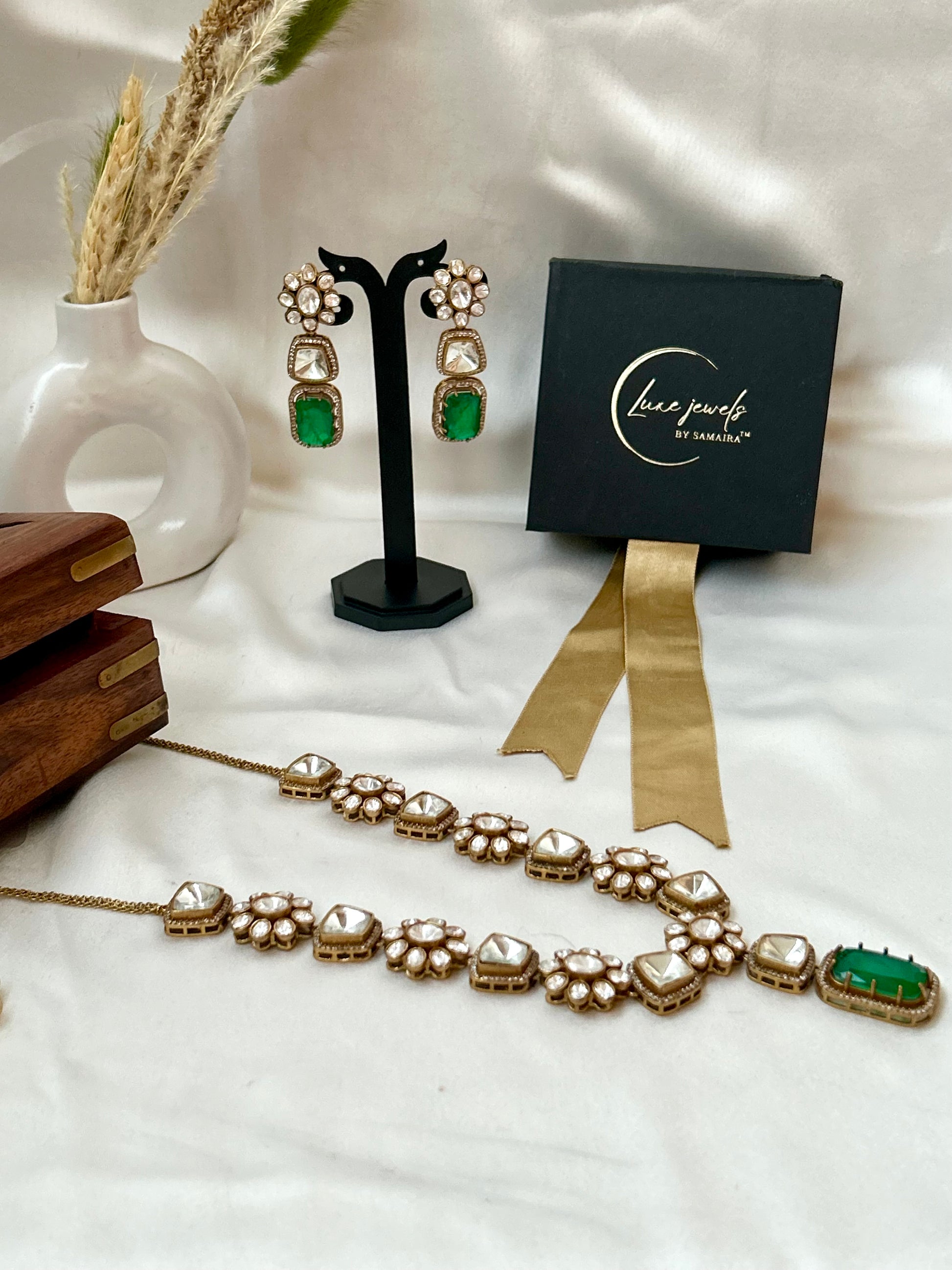 green kundan necklaceset