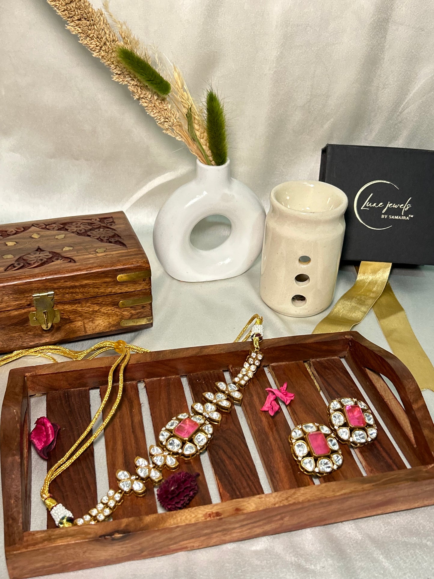 kiva pink choker