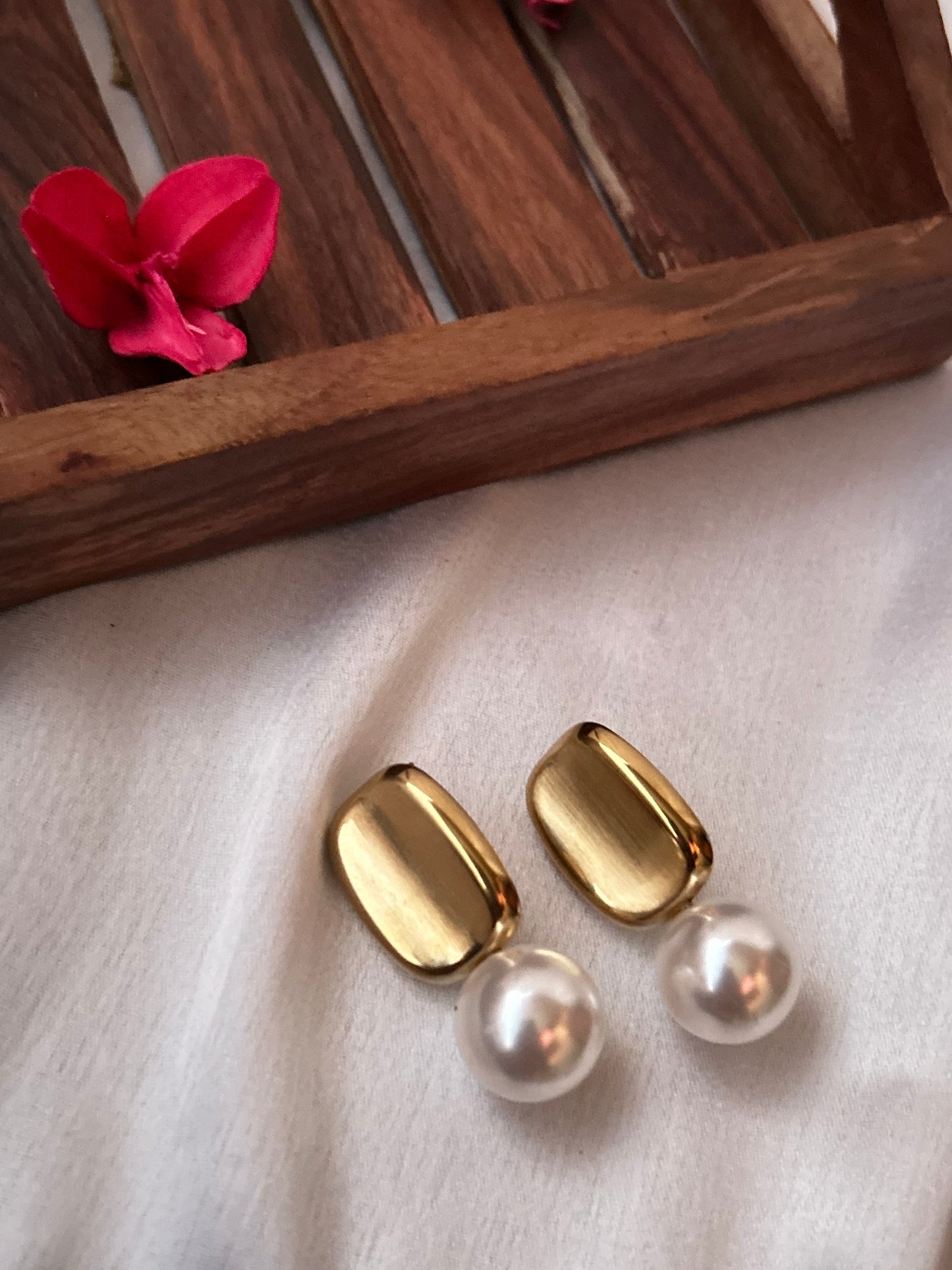Pearl Frost Studs