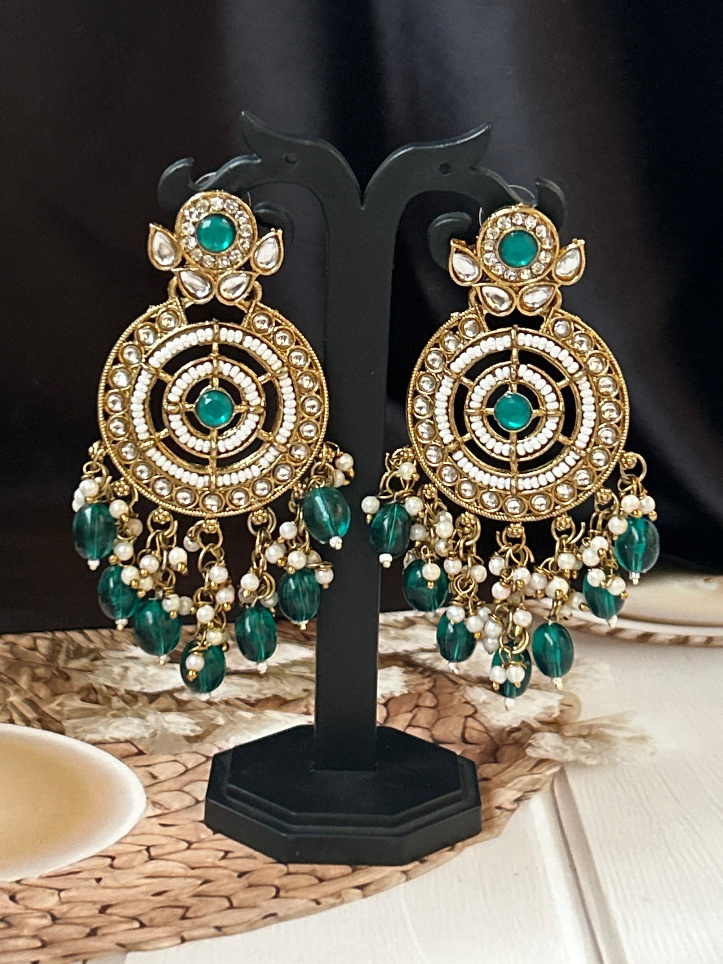 Sara  green chandbalis