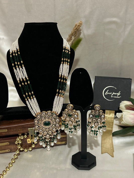 Natasha Kundan Pearl green Haar – Gold-plated Kundan necklace with pearls and gemstones, paired with matching statement earrings.long necklaceset