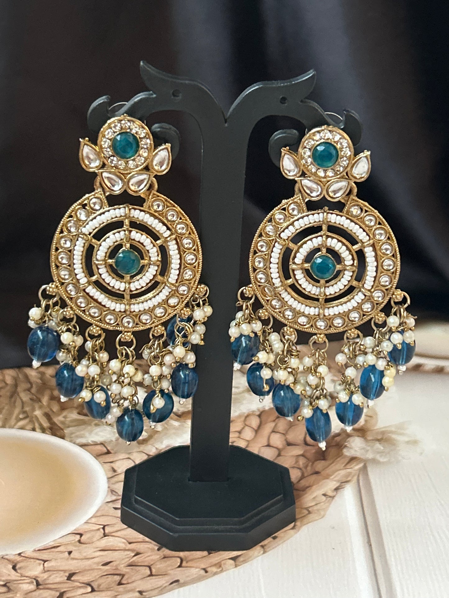 Sara Navy chandbalis