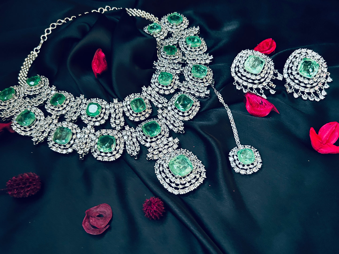 Alia green necklace set