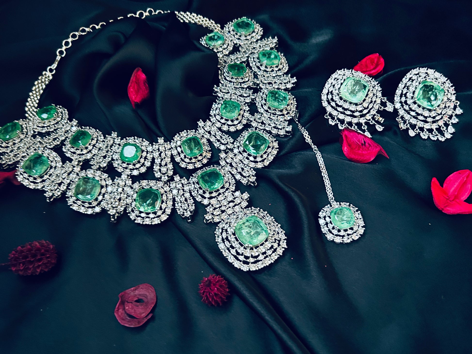 alia necklace set