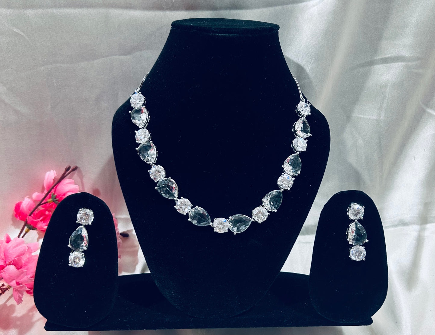 Yoshika white necklace
