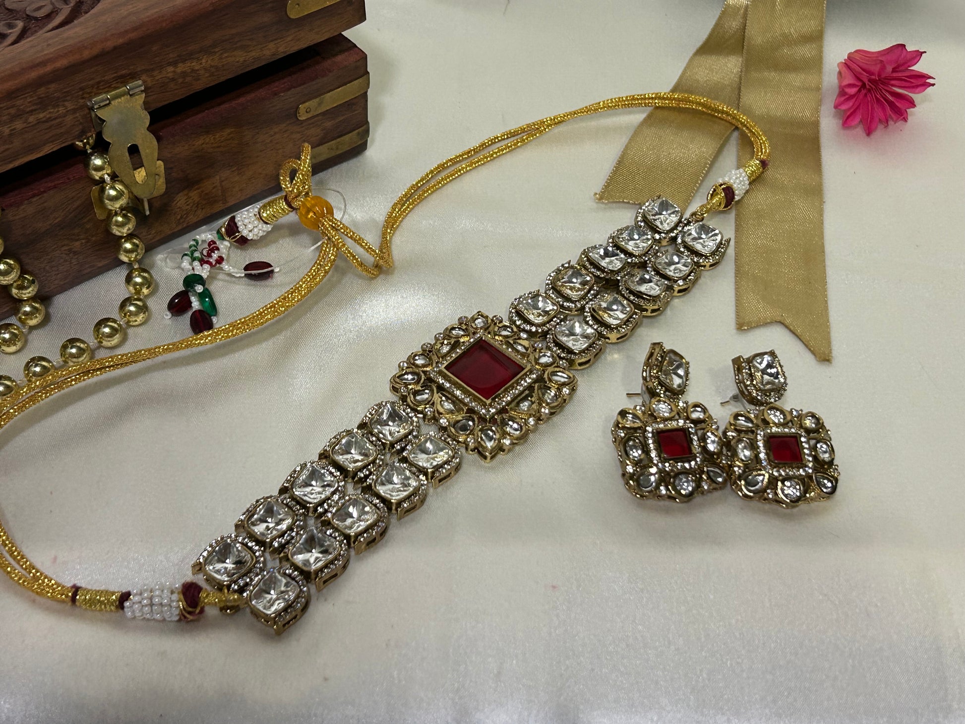 red kundan choker necklaceset