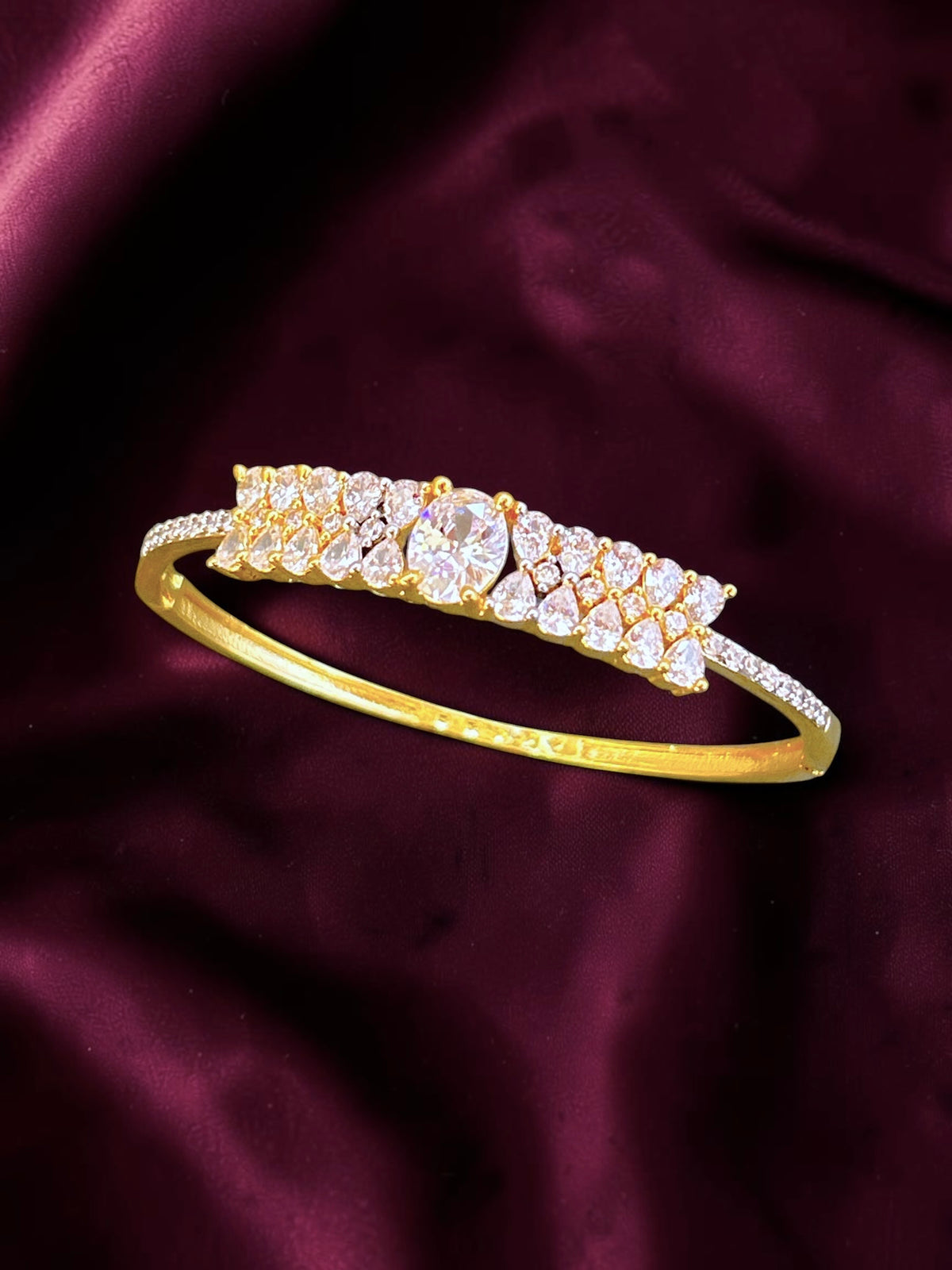 Nayra Golden Bracelet