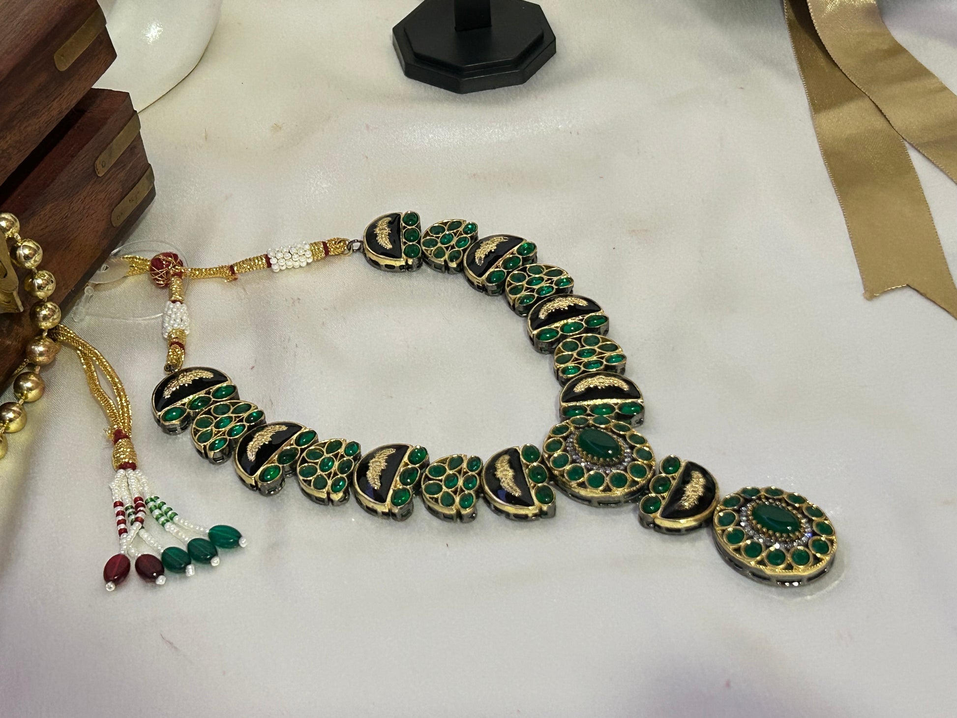 Tia emerald necklaceset