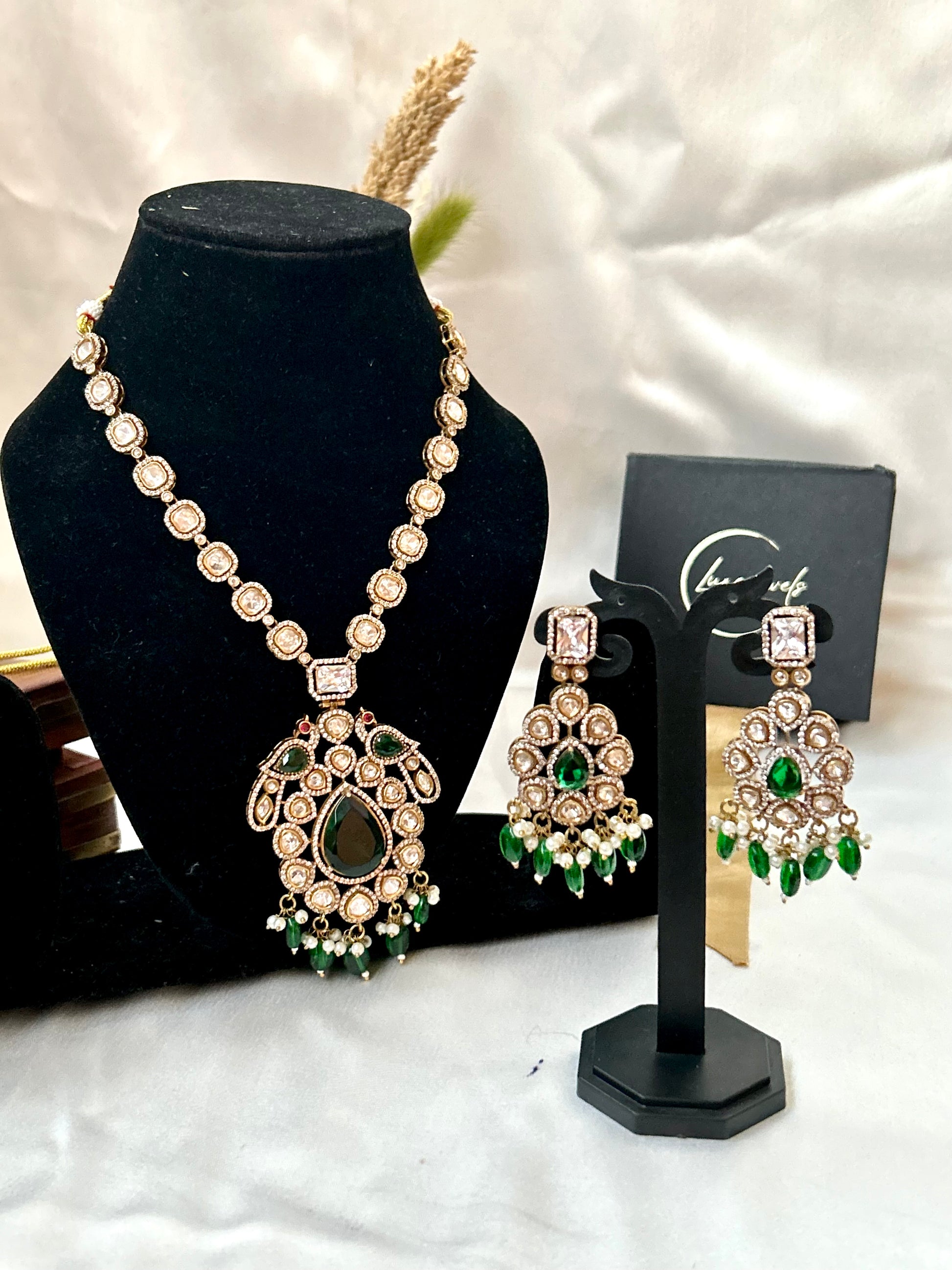 Green long necklaceset