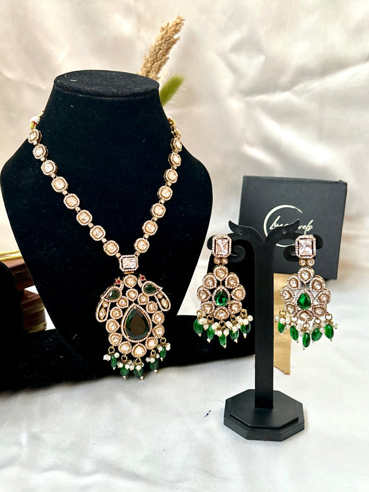 Green long necklaceset