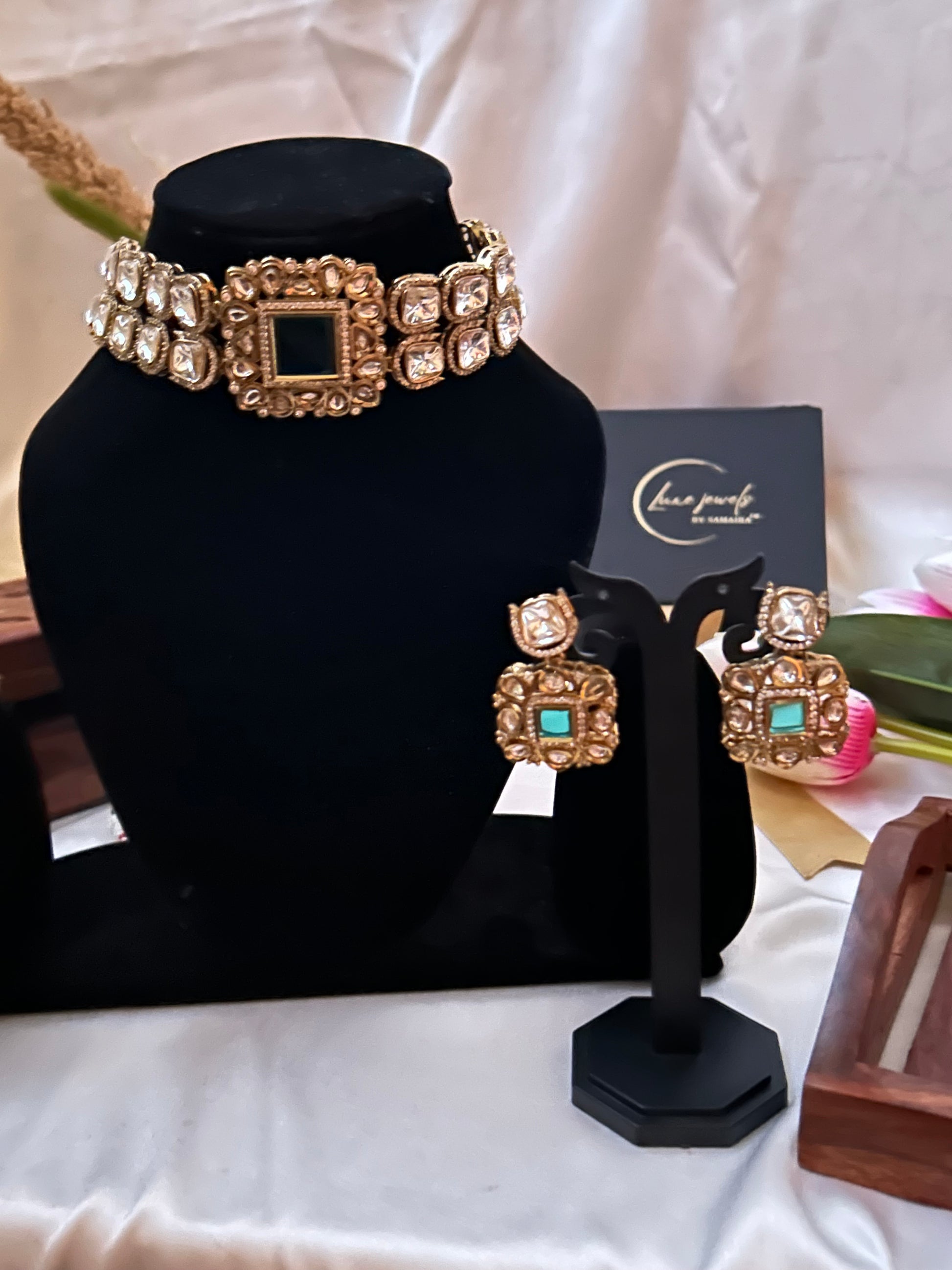 green kundan choker necklaceset